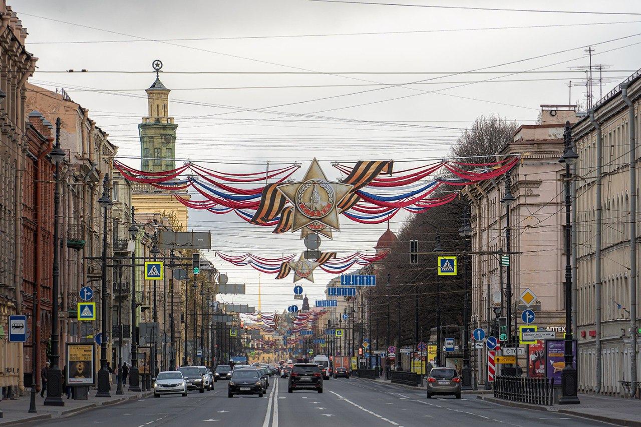 В Смольном показали, как Петербург украсят к 9 мая